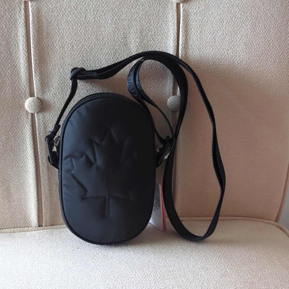 Lululemon team Canada legacy crossbody